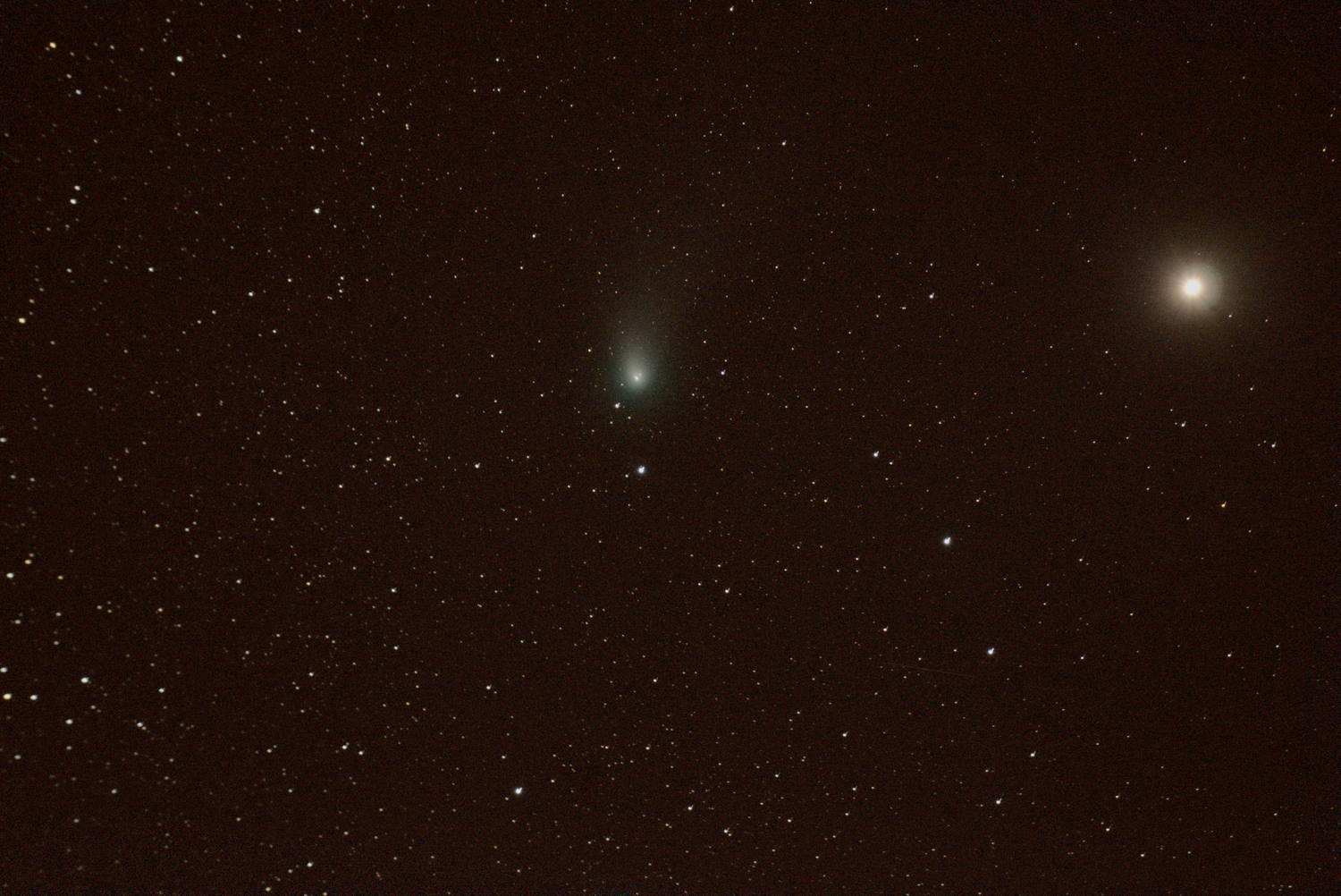 Comet Mars 1500px.jpg